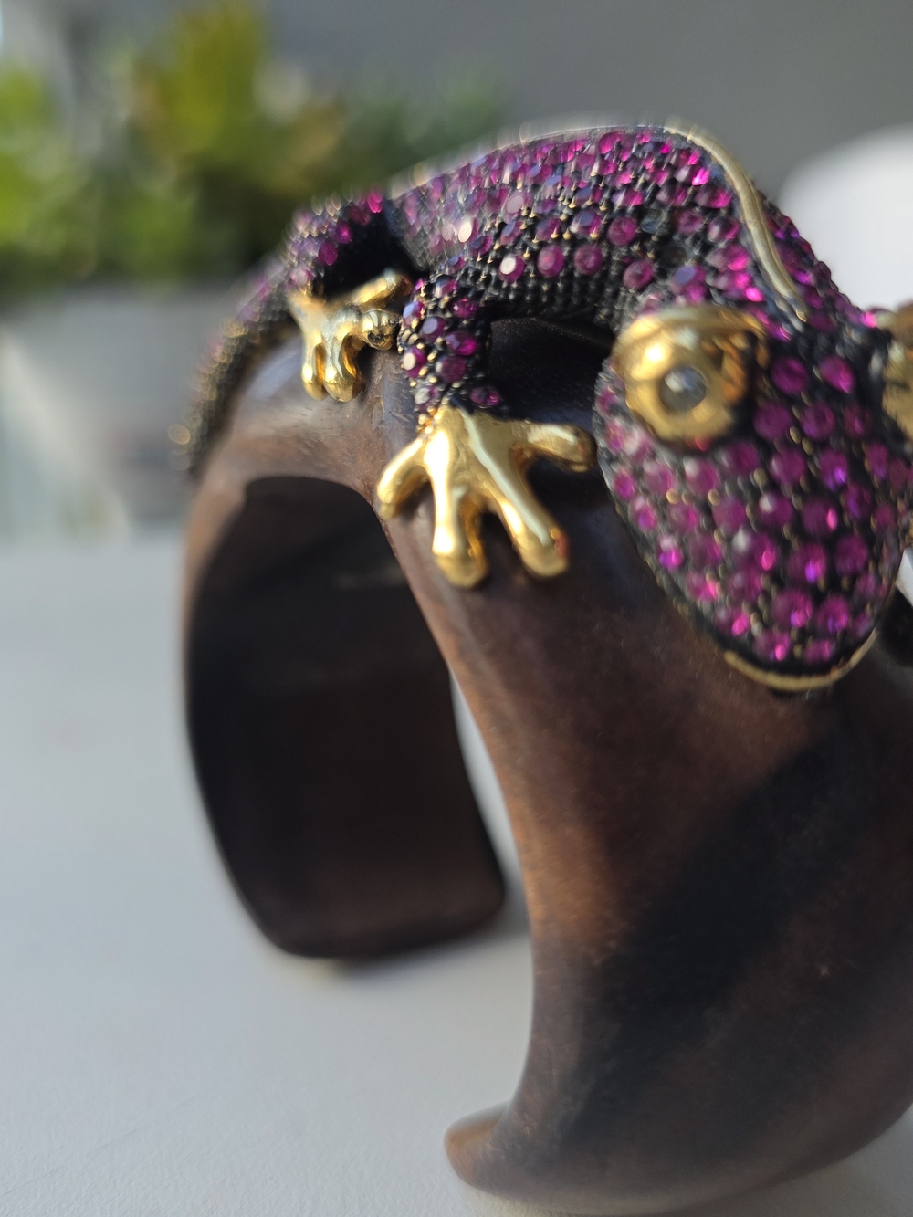 Roberto Cavalli - Gold-Tone Pink Crystal Gecko Cuff Bracelet - Picture 5 of 15